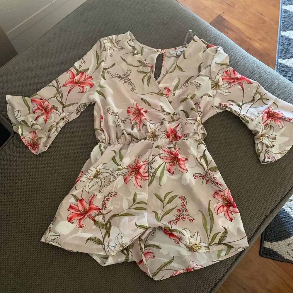Rompers. Brand new, no tags. Only worn to try on. - Picture 3 of 4